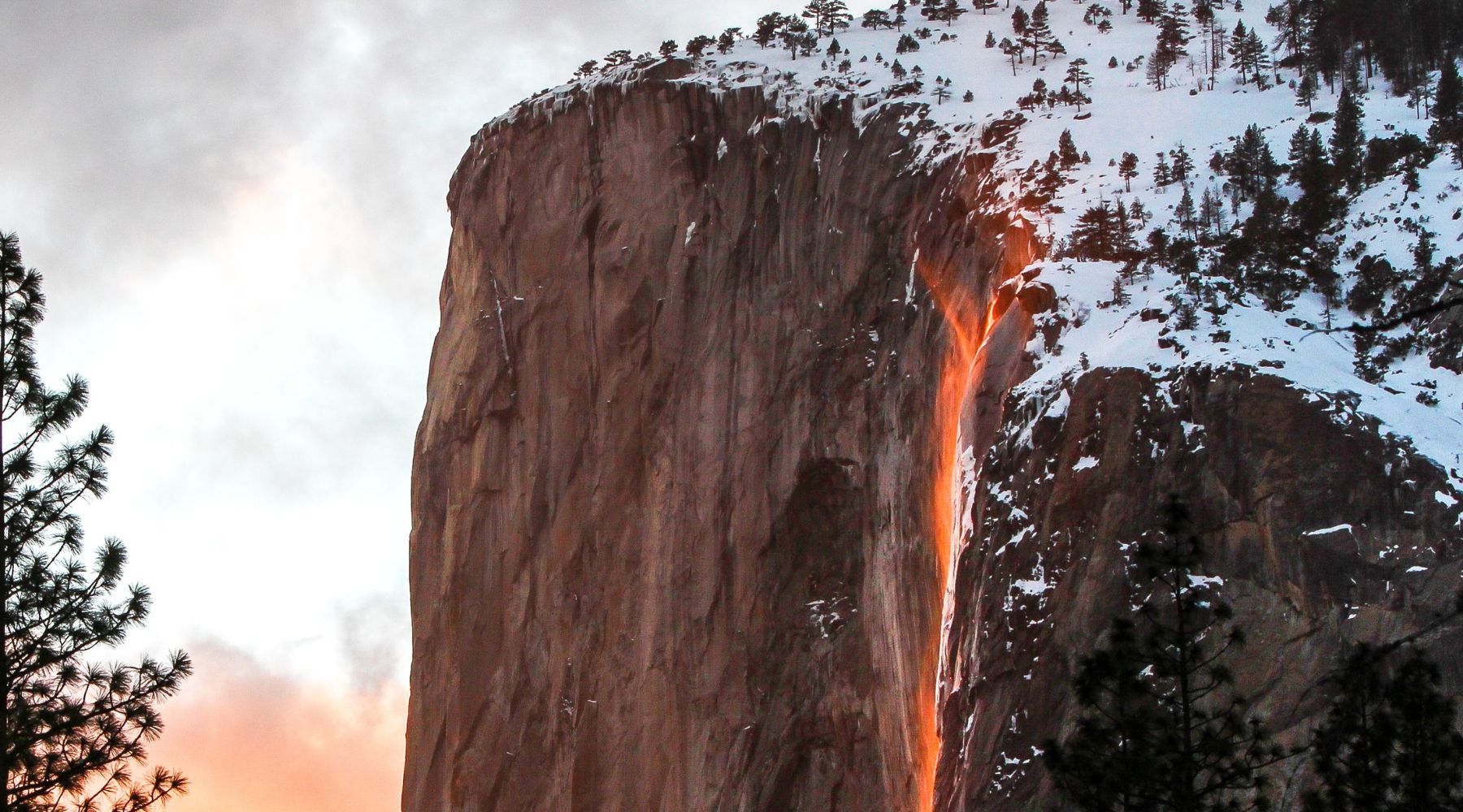 Yosemite Firefall: Horsetail Fall's Natural Firefall