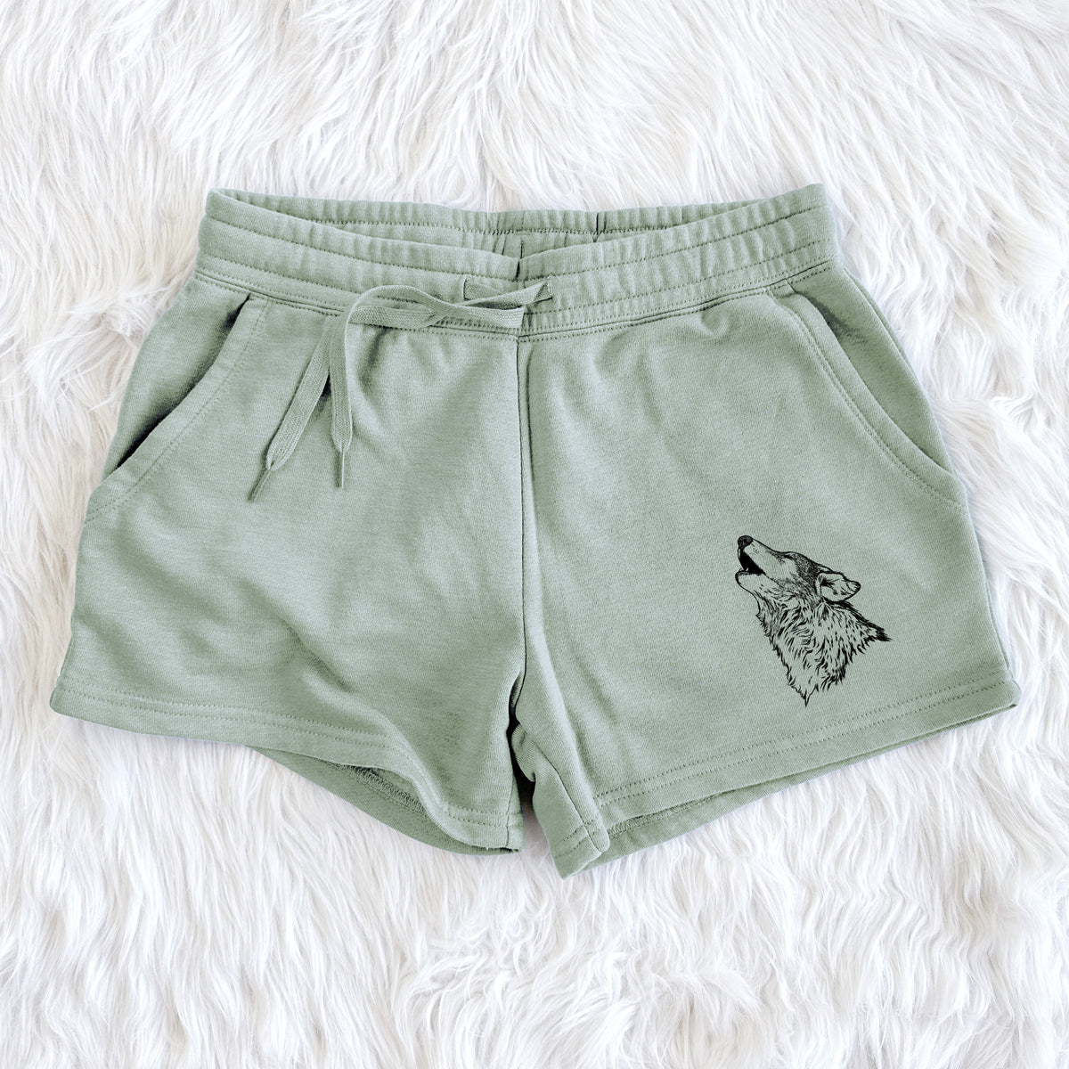 Canis lupus - Grey Wolf Howling - Women&#39;s Cali Wave Shorts
