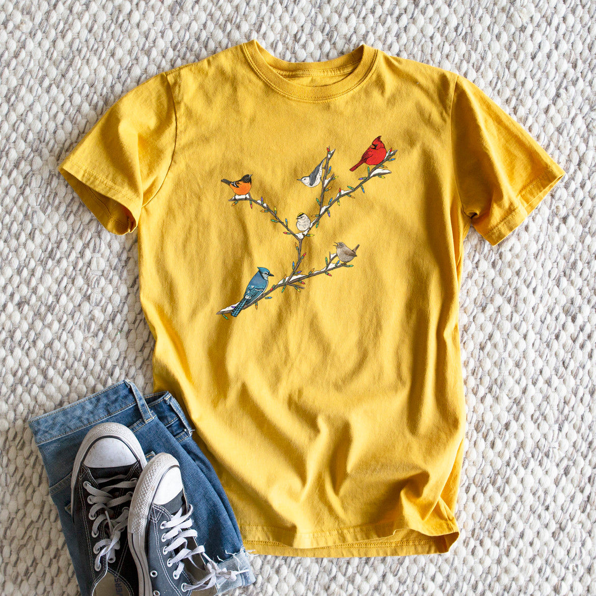 Christmas Backyard Birds - Heavyweight Men&#39;s 100% Organic Cotton Tee