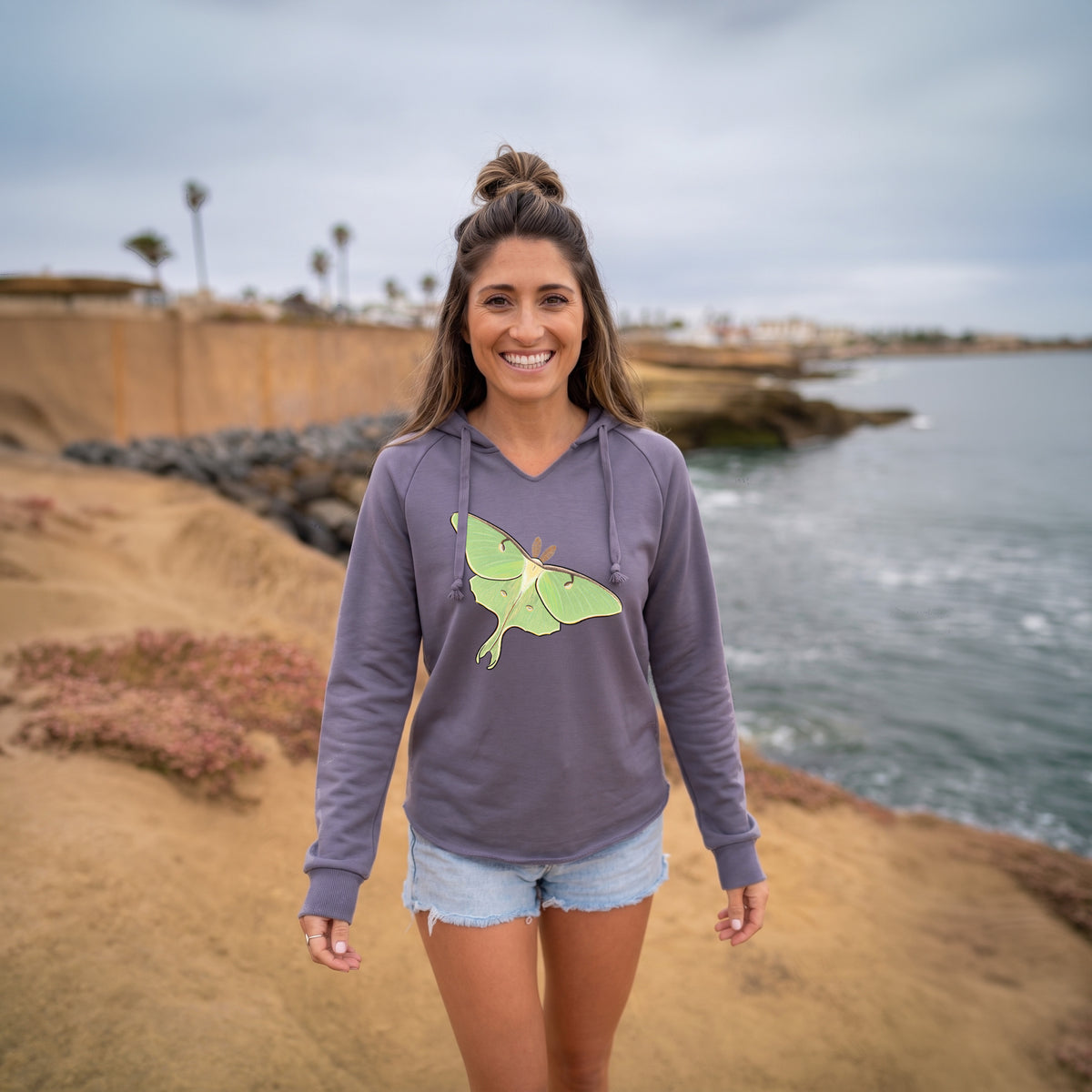 Vibrant Luna Moth - Actias luna - Cali Wave Hooded Sweatshirt