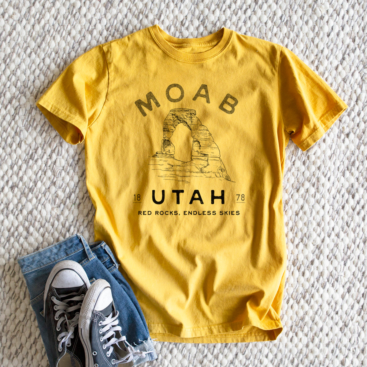 Moab Utah Delicate Arch - Heavyweight Men&#39;s 100% Organic Cotton Tee