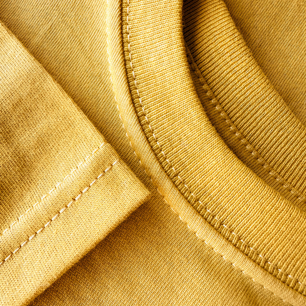 Chamomile Vibes - Heavyweight Men&#39;s 100% Organic Cotton Tee