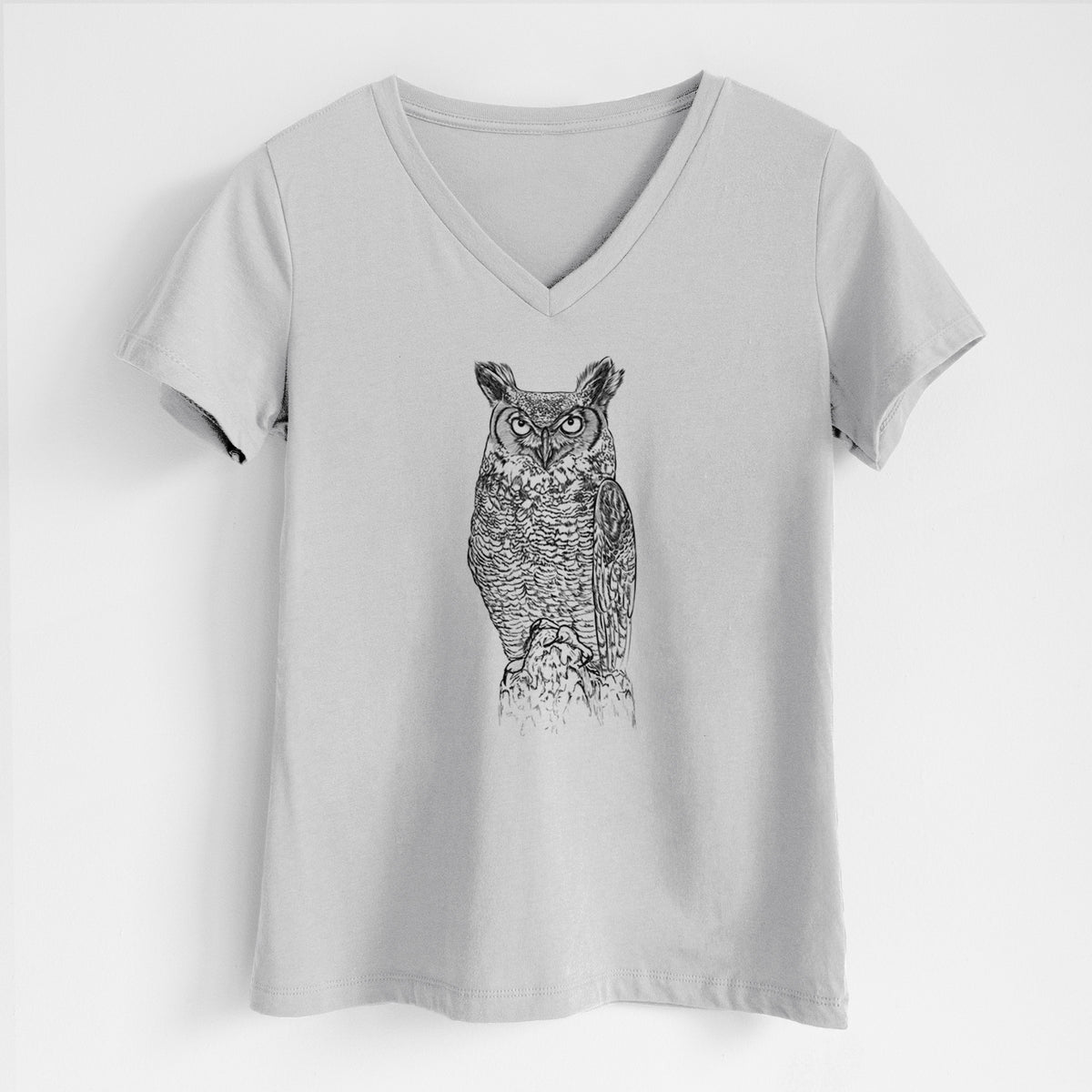 Bubo virginianus - Great Horned Owl - Women&#39;s Lightweight Relaxed Fit 100% Cotton V-neck