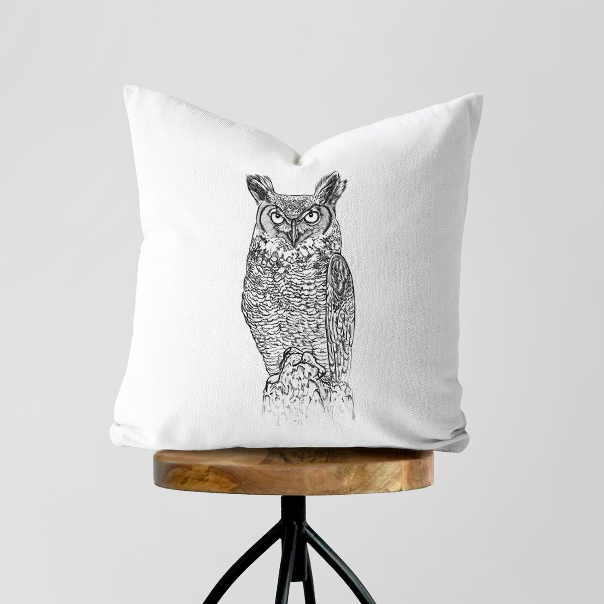 Bubo virginianus - Great Horned Owl - Throw Pillow Cover