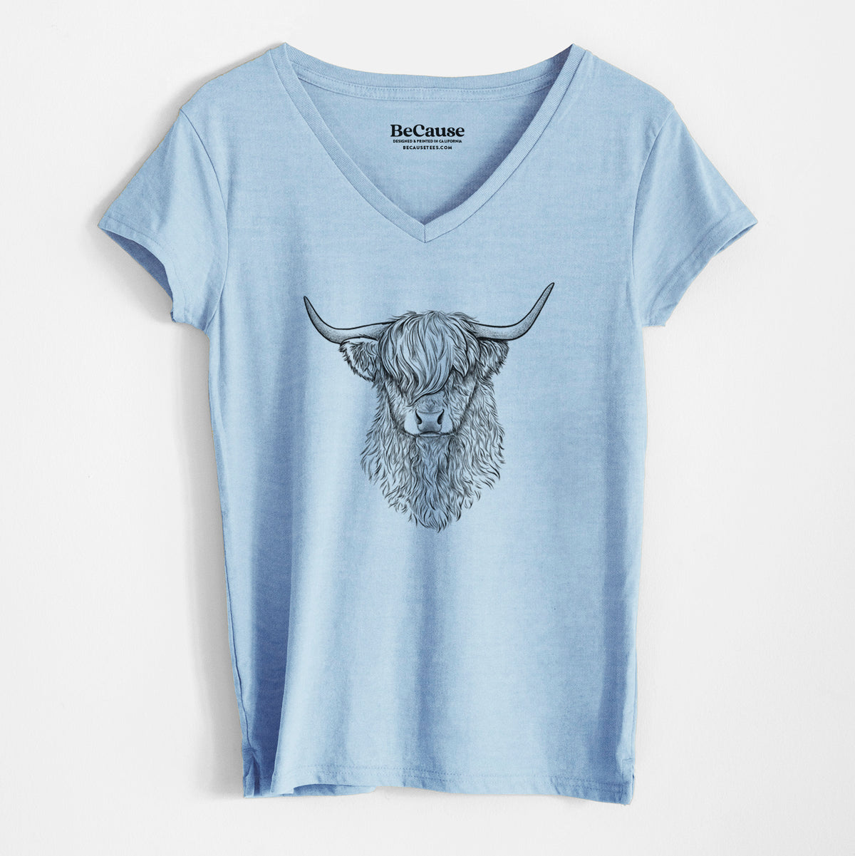 Scottish Highland Cow - Bos taurus taurus - Women&#39;s 100% Recycled V-neck