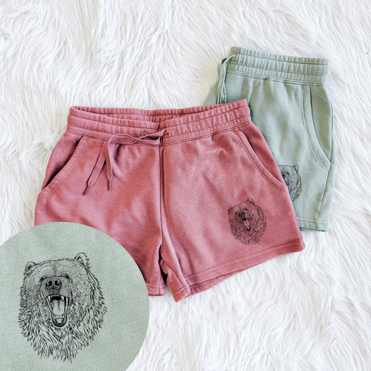 Ursus arctos - Kodiak Bear - Women&#39;s Cali Wave Shorts