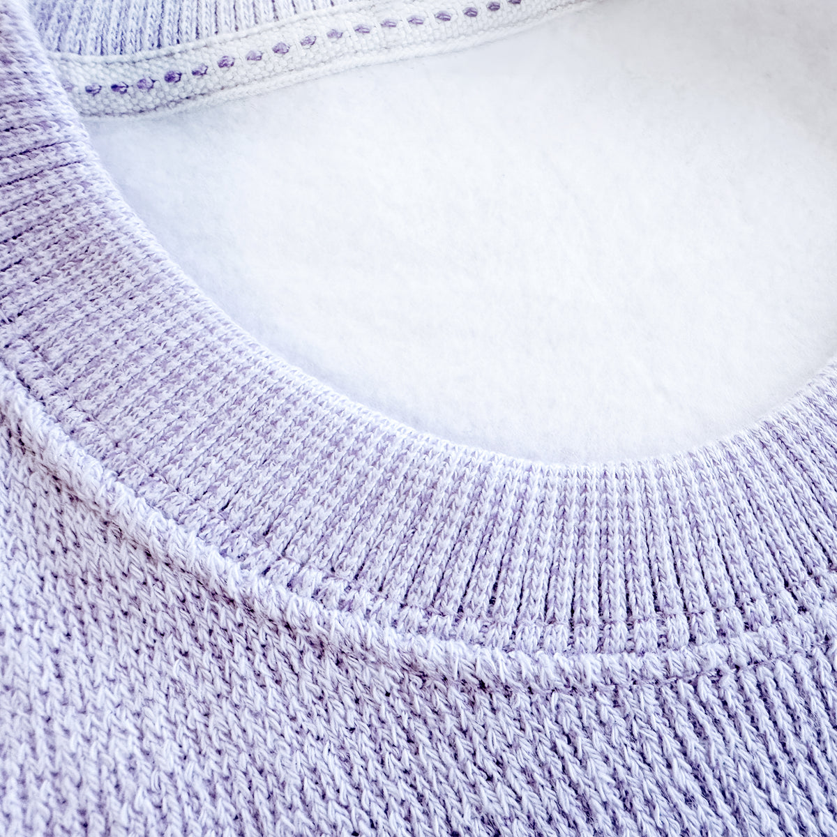 Bellis perennis - The Common Daisy - Knit Sweatshirt