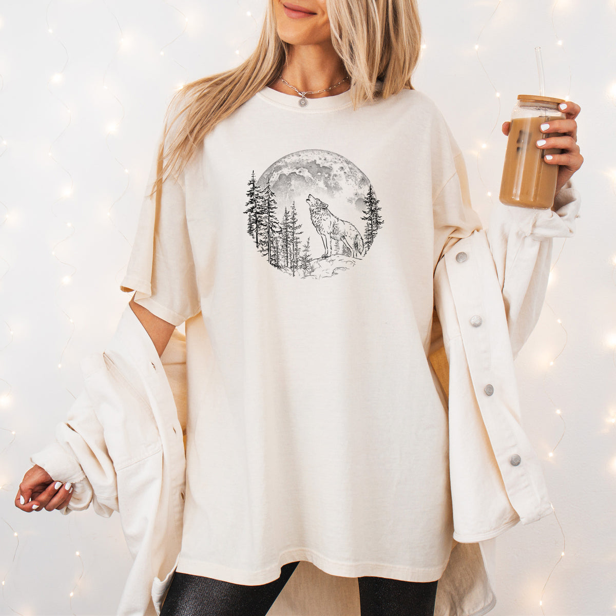 Wolf Howling at the Moon - Unisex Comfort Colors Garment-Dyed Heavyweight T-shirt