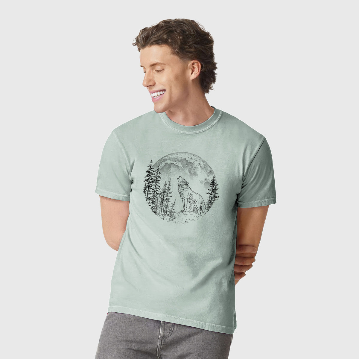 Wolf Howling at the Moon - Unisex Comfort Colors Garment-Dyed Heavyweight T-shirt