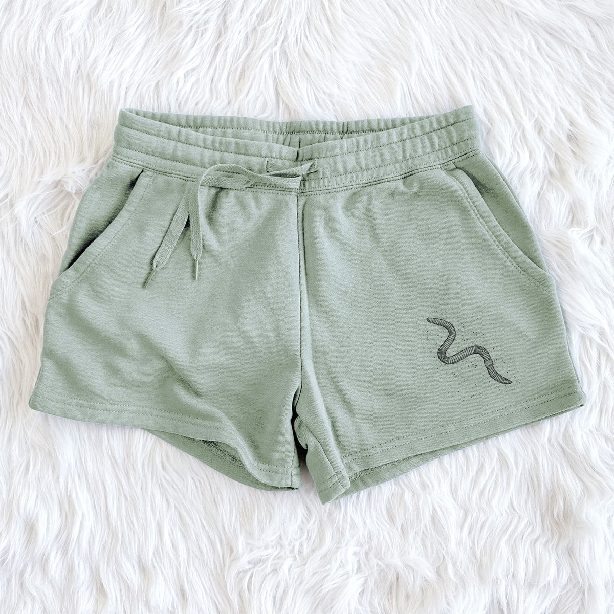 Common Earthworm - Nightcrawler - Lumbricus terrestris - Women's Cali Wave Shorts