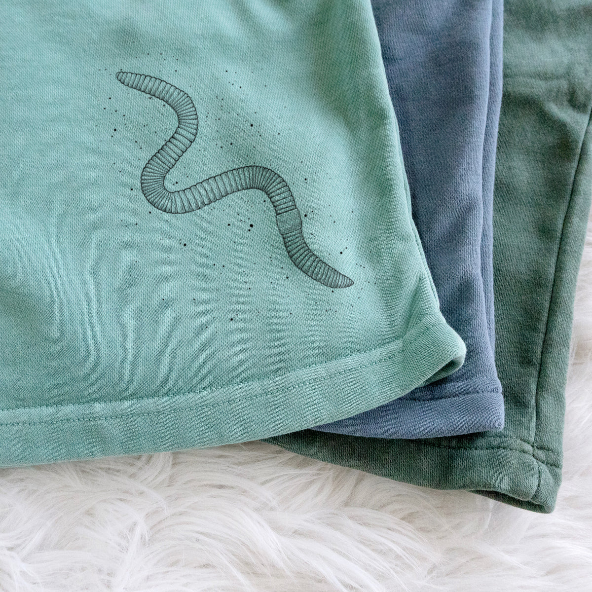 Common Earthworm - Nightcrawler - Lumbricus terrestris - Unisex Pigment Dyed Shorts
