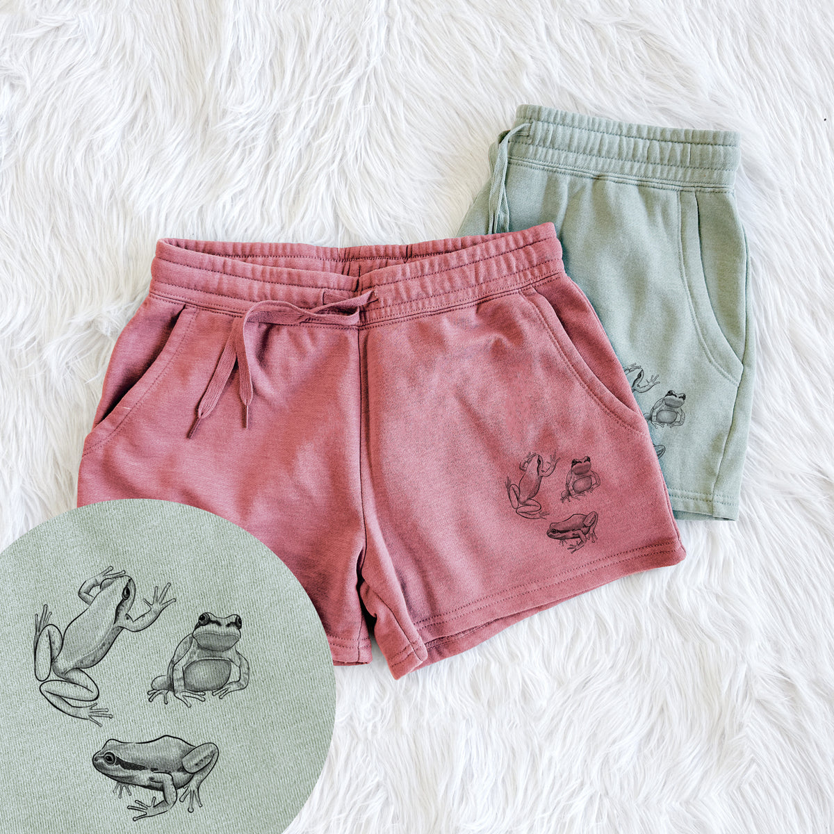 Pacific Tree Frogs - Pseudacris regilla - Women&#39;s Cali Wave Shorts