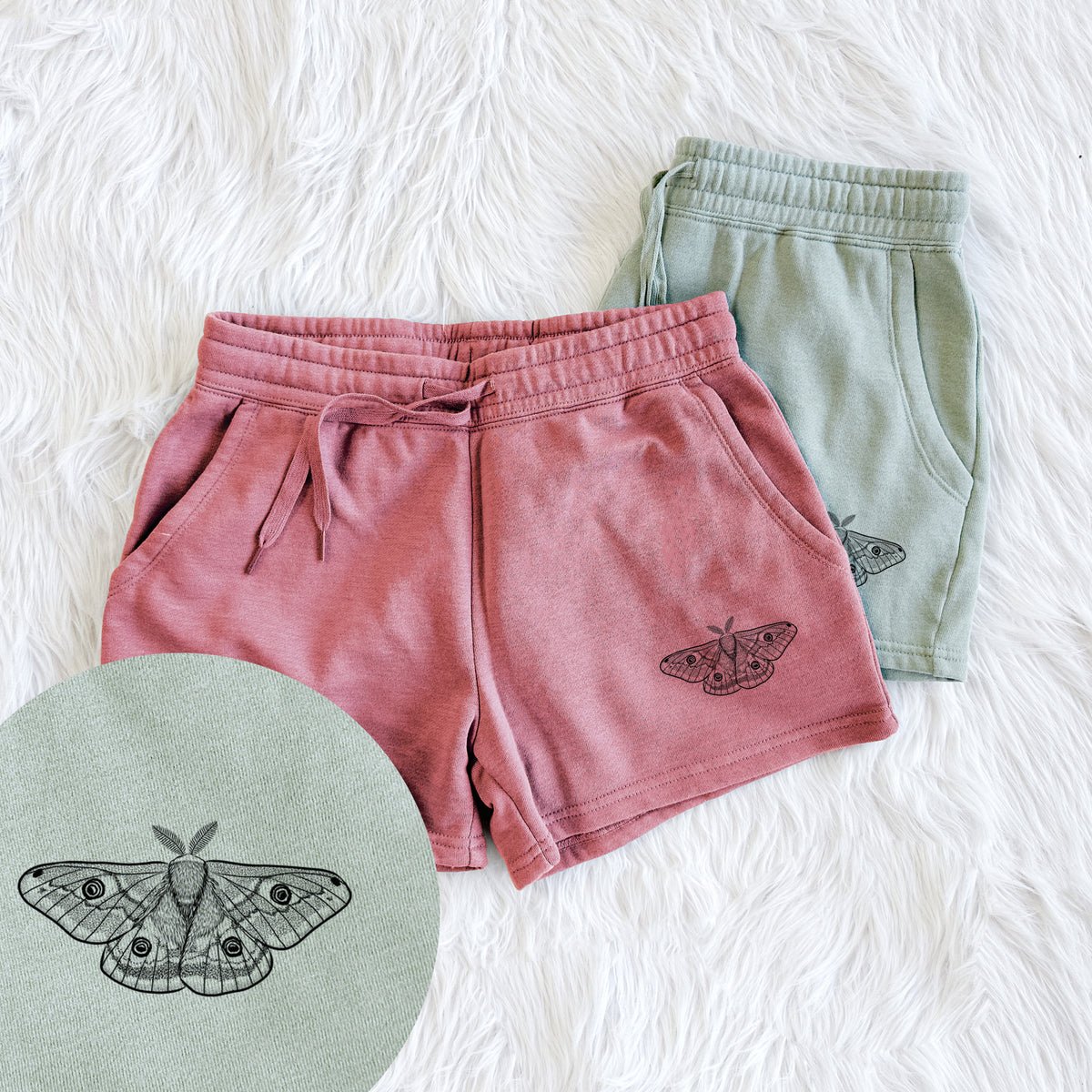 Saturnia pavonia - Small Emperor Moth - Women&#39;s Cali Wave Shorts