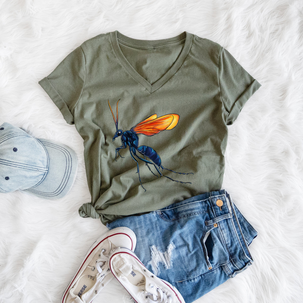 Tarantula Hawk Wasp - Pepsis grossa - Women&#39;s Lightweight Relaxed Fit 100% Cotton V-neck