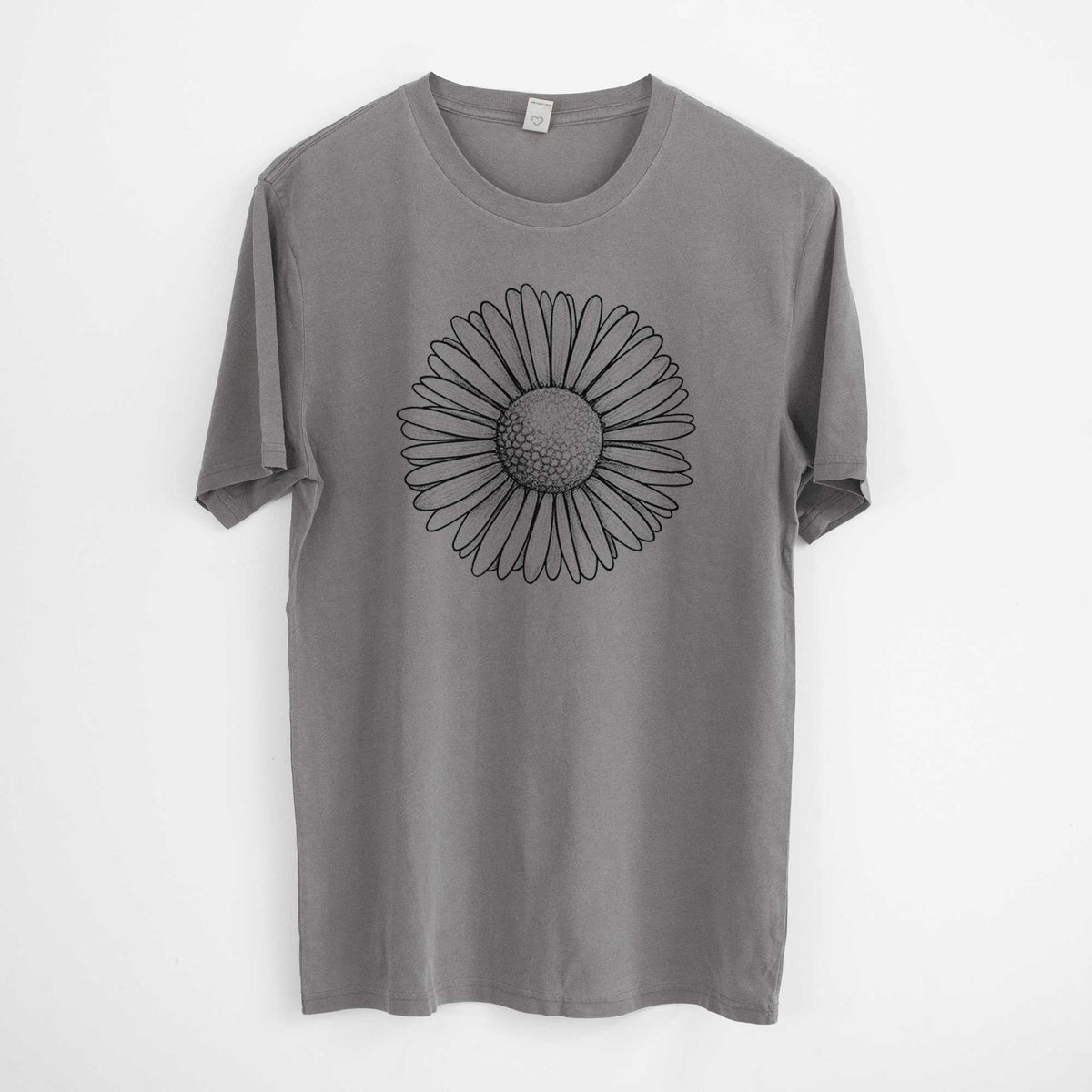 Bellis perennis - The Common Daisy -  Mineral Wash 100% Organic Cotton Short Sleeve