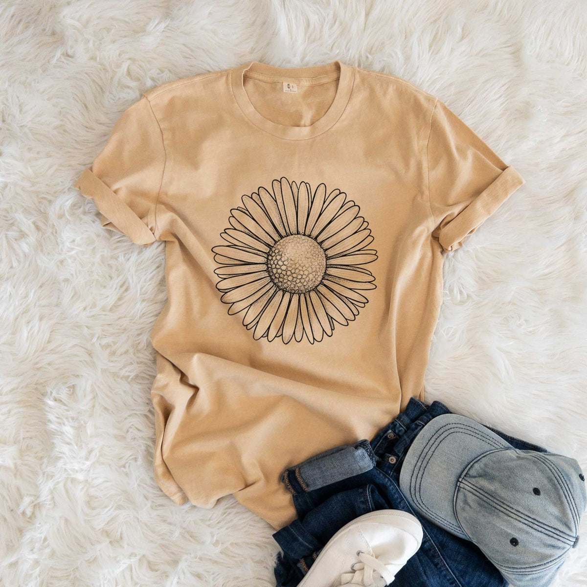 Bellis perennis - The Common Daisy -  Mineral Wash 100% Organic Cotton Short Sleeve